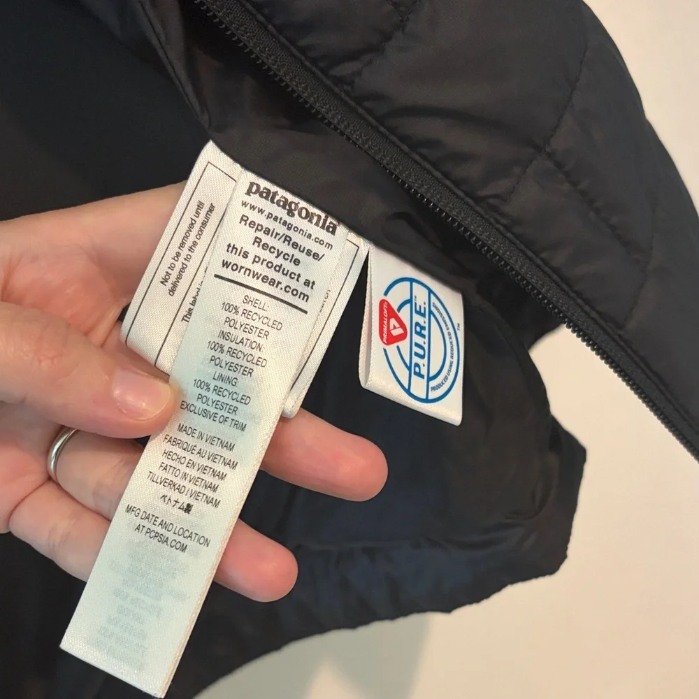 Patagonia Women’s Black Nanopuff Jacket - Picture 5 of 10
